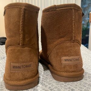 SOLD Minnetonka Sherpa Boots